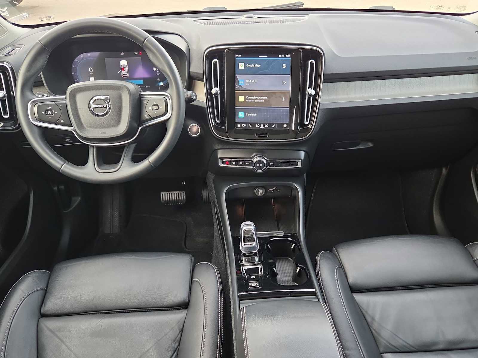 Used 2023 Volvo XC40 B4 Ultimate image 10