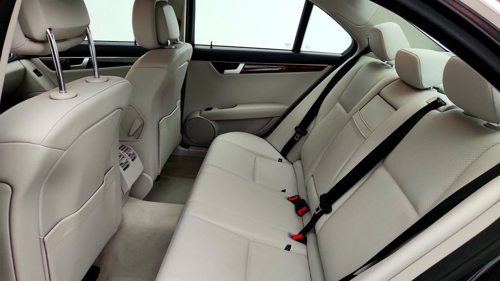 Used 2013 Mercedes-Benz C 300 4MATIC Sedan image 21