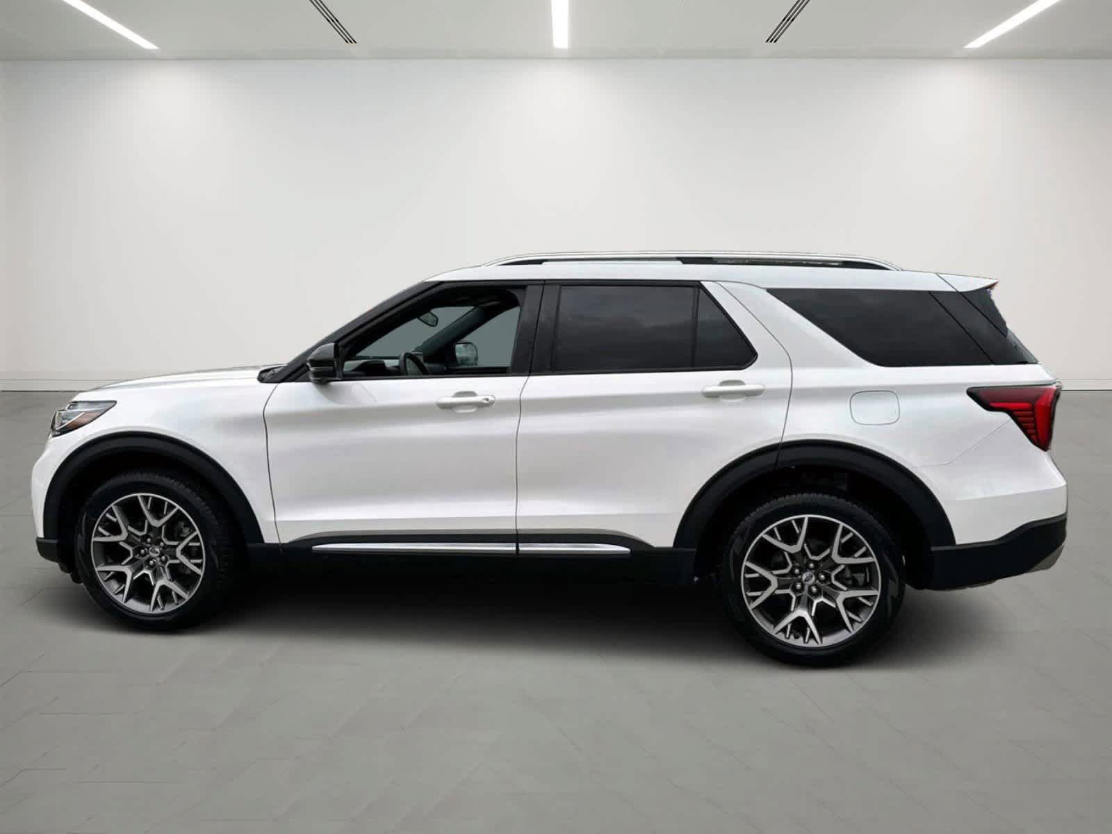 Used 2025 Ford Explorer Platinum w/ Ultimate Package AWD/4WD image 2