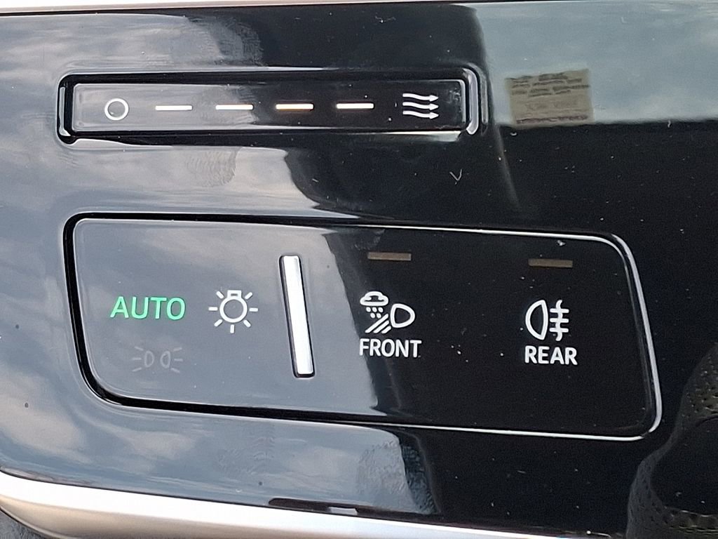 Used 2023 Audi S8 w/ S8 Comfort Plus Package image 26