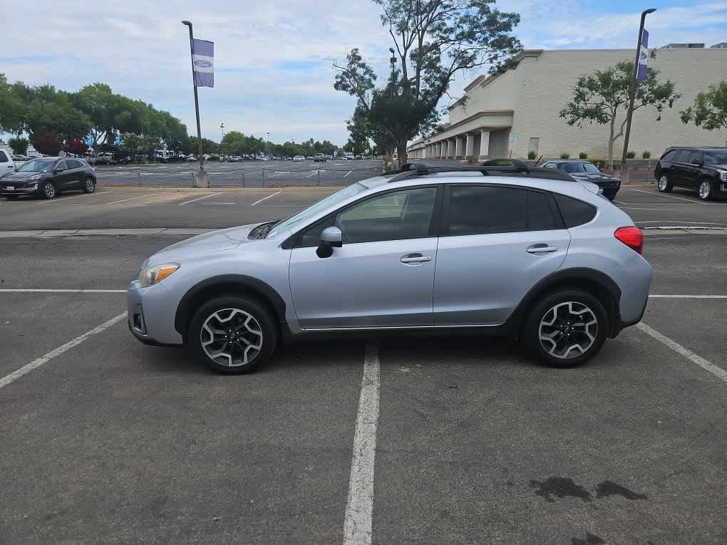 Used 2016 Subaru Crosstrek 2.0i Premium w/ Moonroof Package AWD/4WD image 4