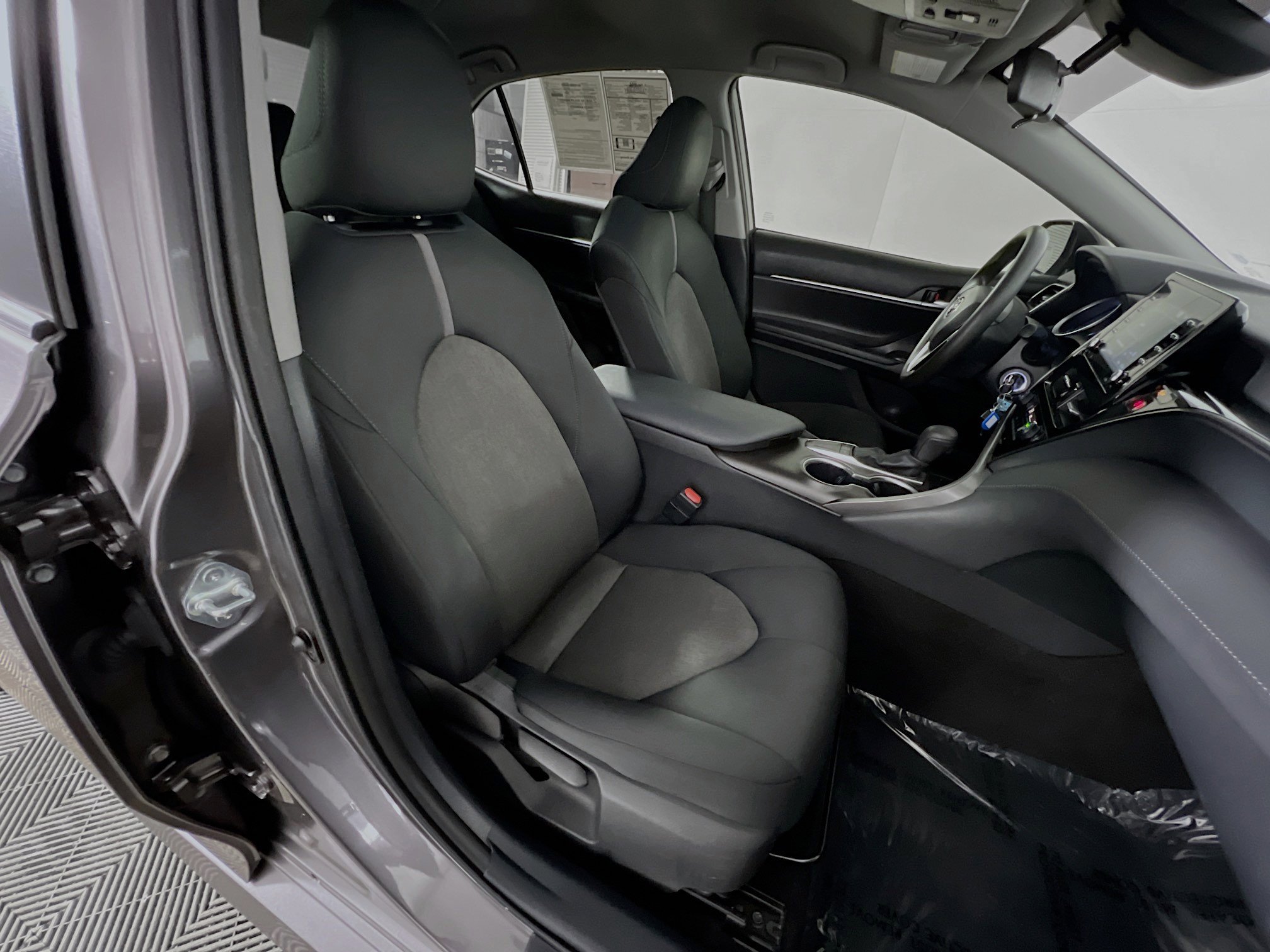 Used 2022 Toyota Camry LE image 30