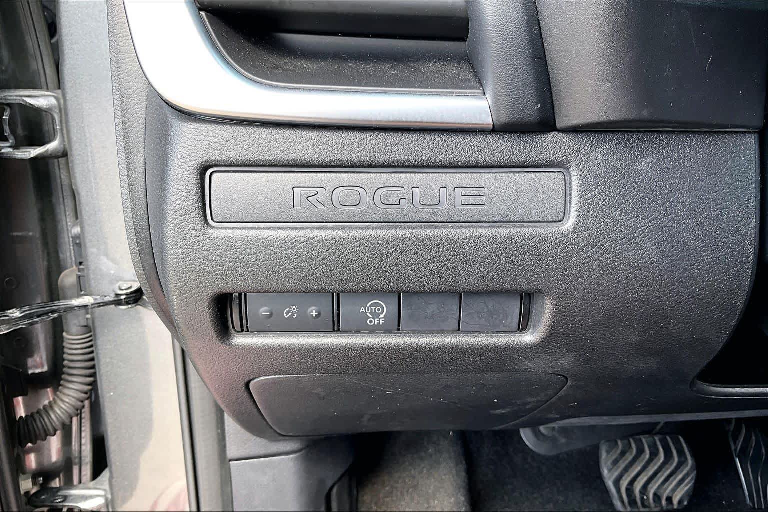 Used 2023 Nissan Rogue S FWD image 33
