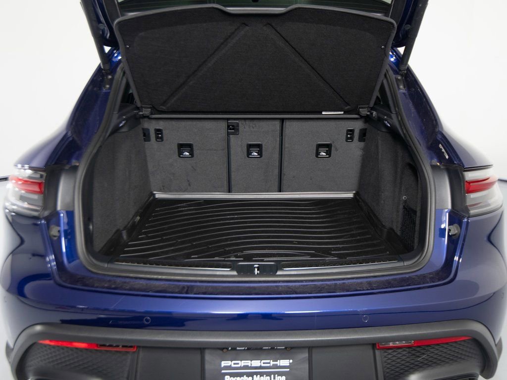 Used 2025 Porsche Macan image 40