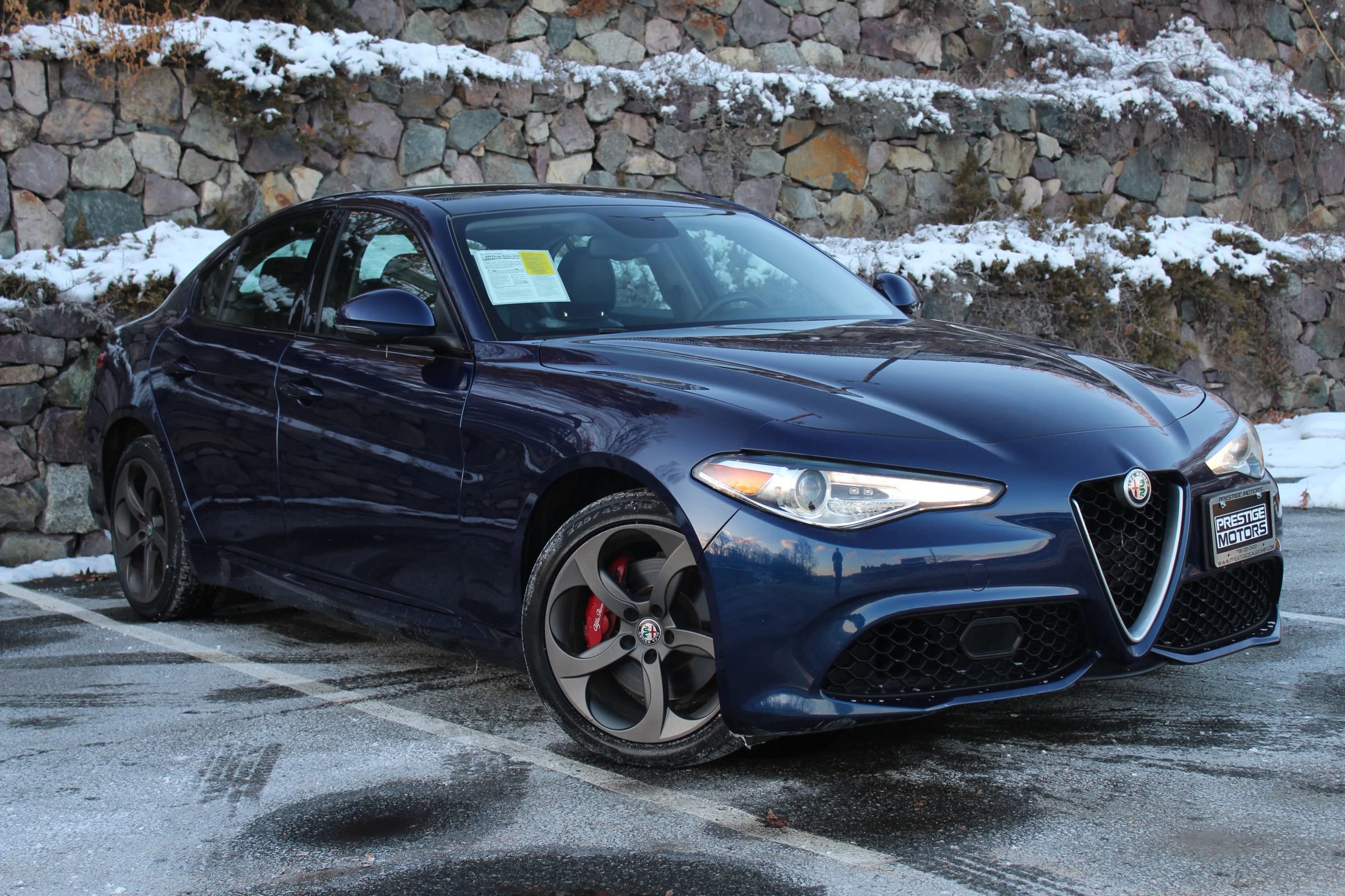 Used 2017 Alfa Romeo Giulia Sedan 4D image 4