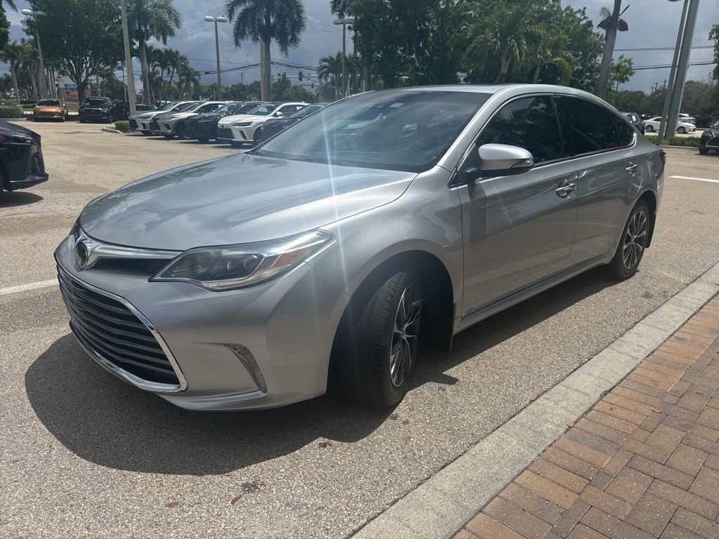 Used 2018 Toyota Avalon XLE Premium FWD image 3