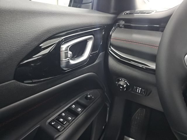 New 2026 Jeep Compass Trailhawk w/ Sun, Sound & Navigation Group AWD/4WD image 26
