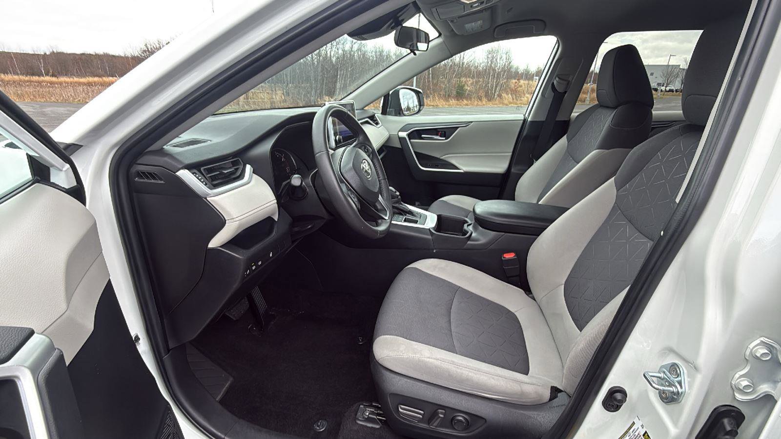 Used 2024 Toyota RAV4 XLE w/ Weather Package image 25