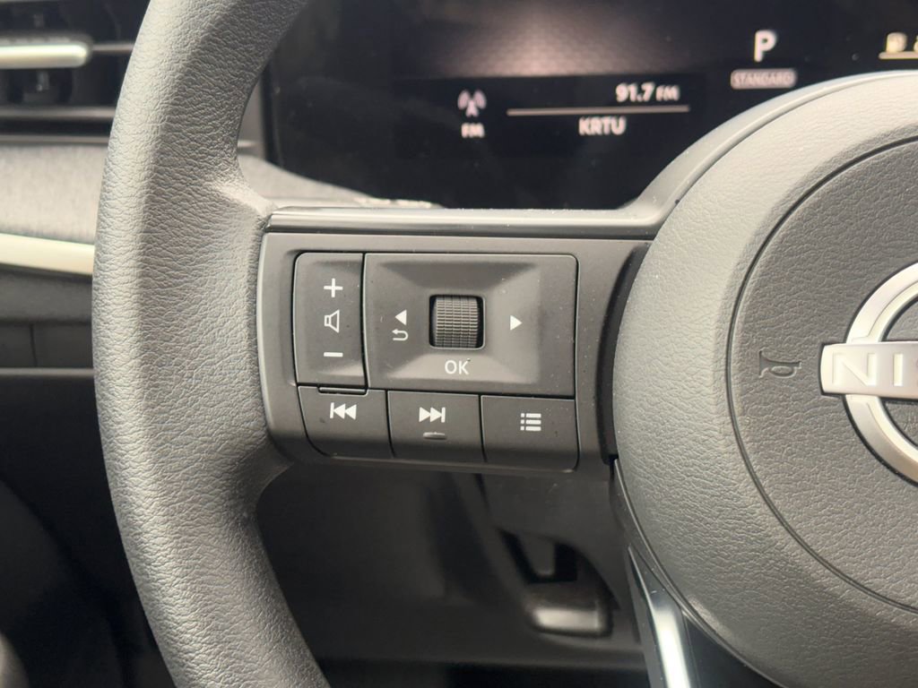 Used 2025 Nissan Kicks SV FWD image 12