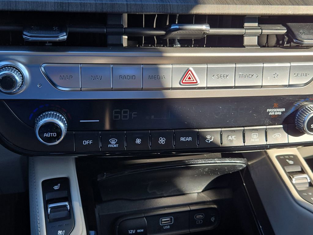 Used 2023 Kia Telluride EX w/ EX Captain's Chair Package image 27