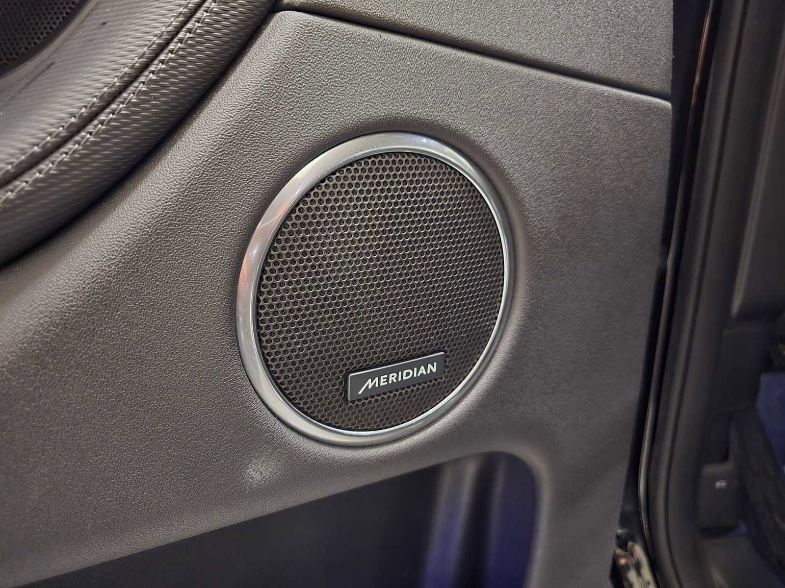 Certified 2025 Land Rover Discovery Sport Dynamic SE image 27