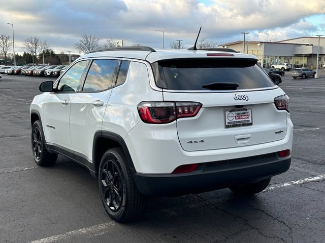 Used 2025 Jeep Compass Latitude AWD/4WD image 6