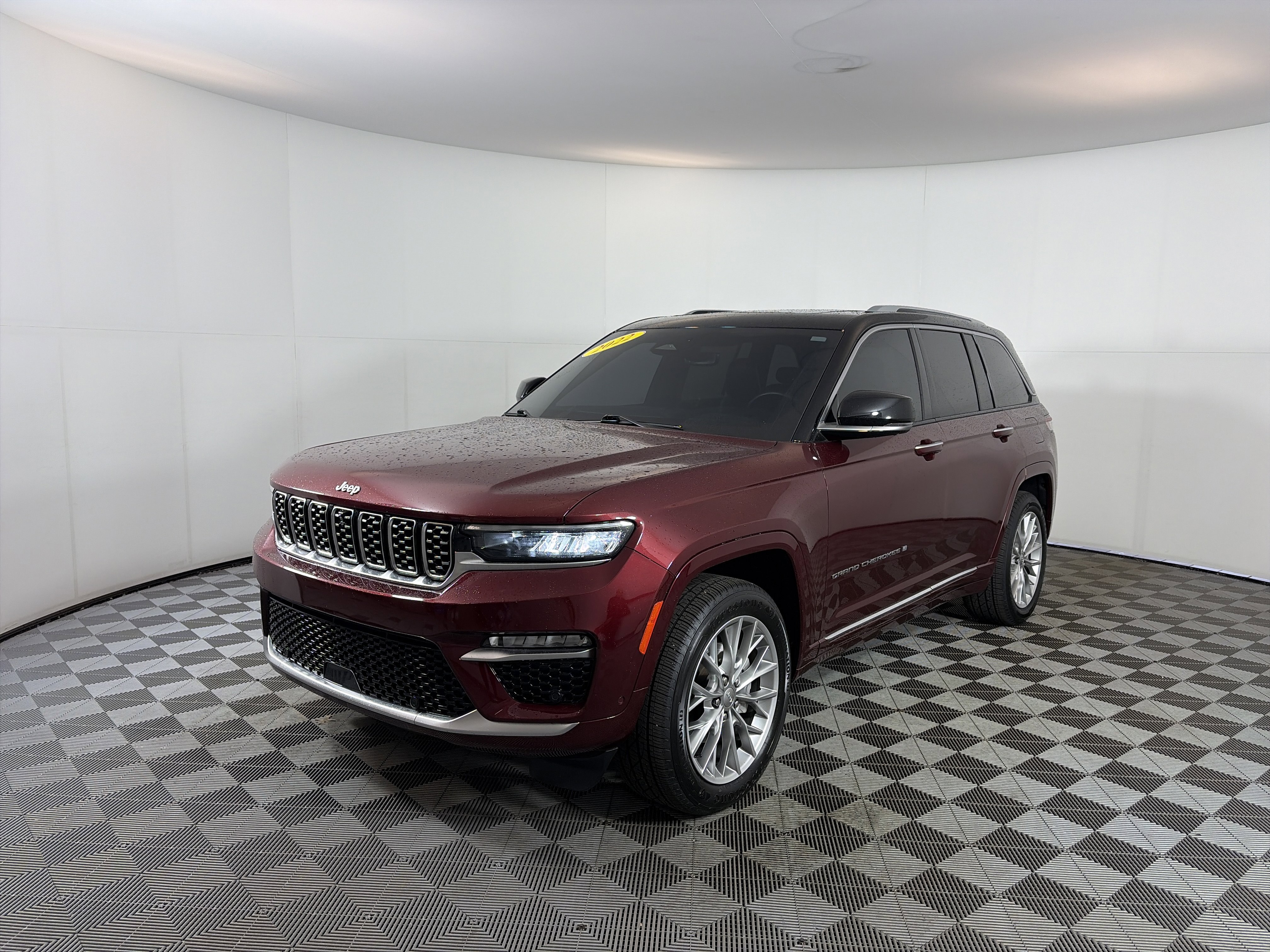 Used 2022 Jeep Grand Cherokee Summit AWD/4WD image 2
