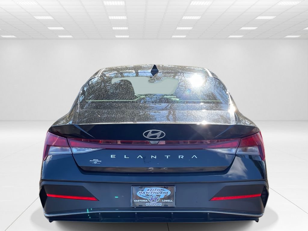 New 2025 Hyundai Elantra SE FWD image 5