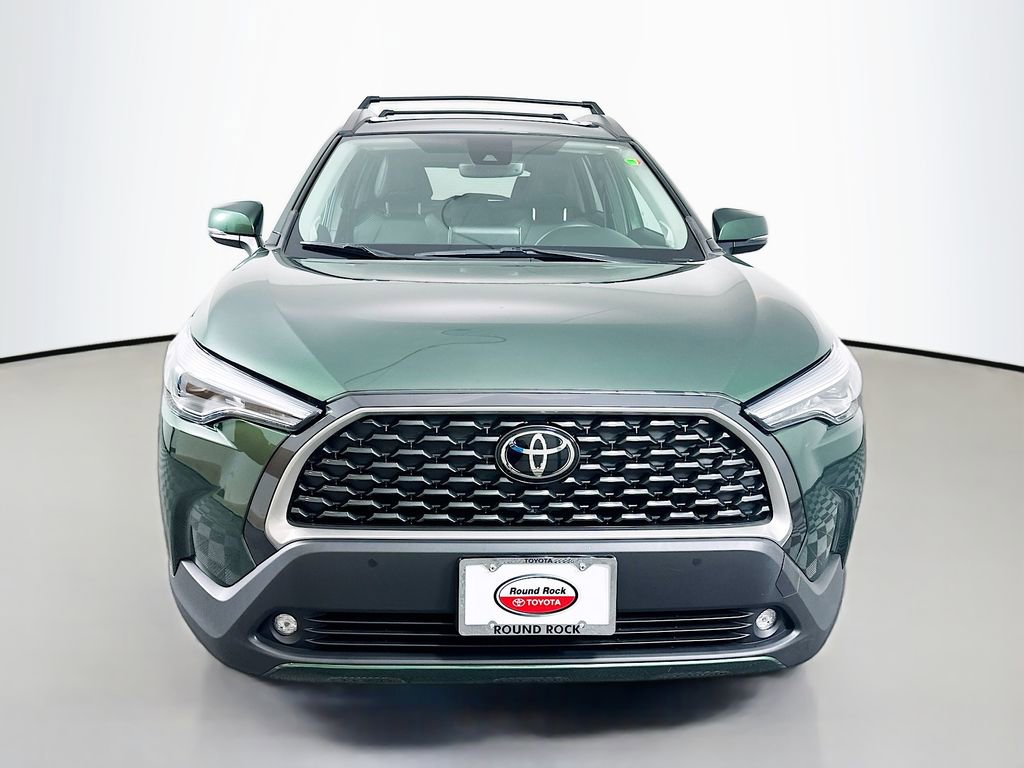 Used 2022 Toyota Corolla Cross XLE image 2