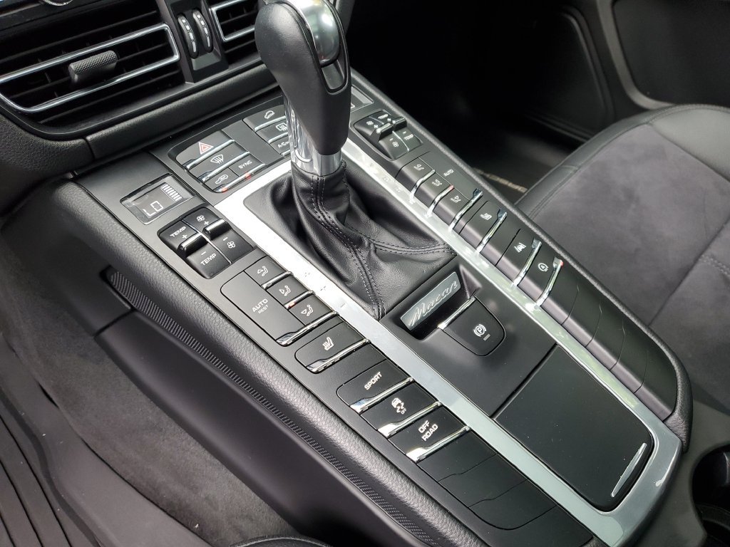 Used 2021 Porsche Macan AWD/4WD image 32