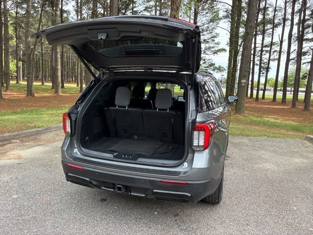 Used 2025 Ford Explorer ST-Line AWD/4WD image 18