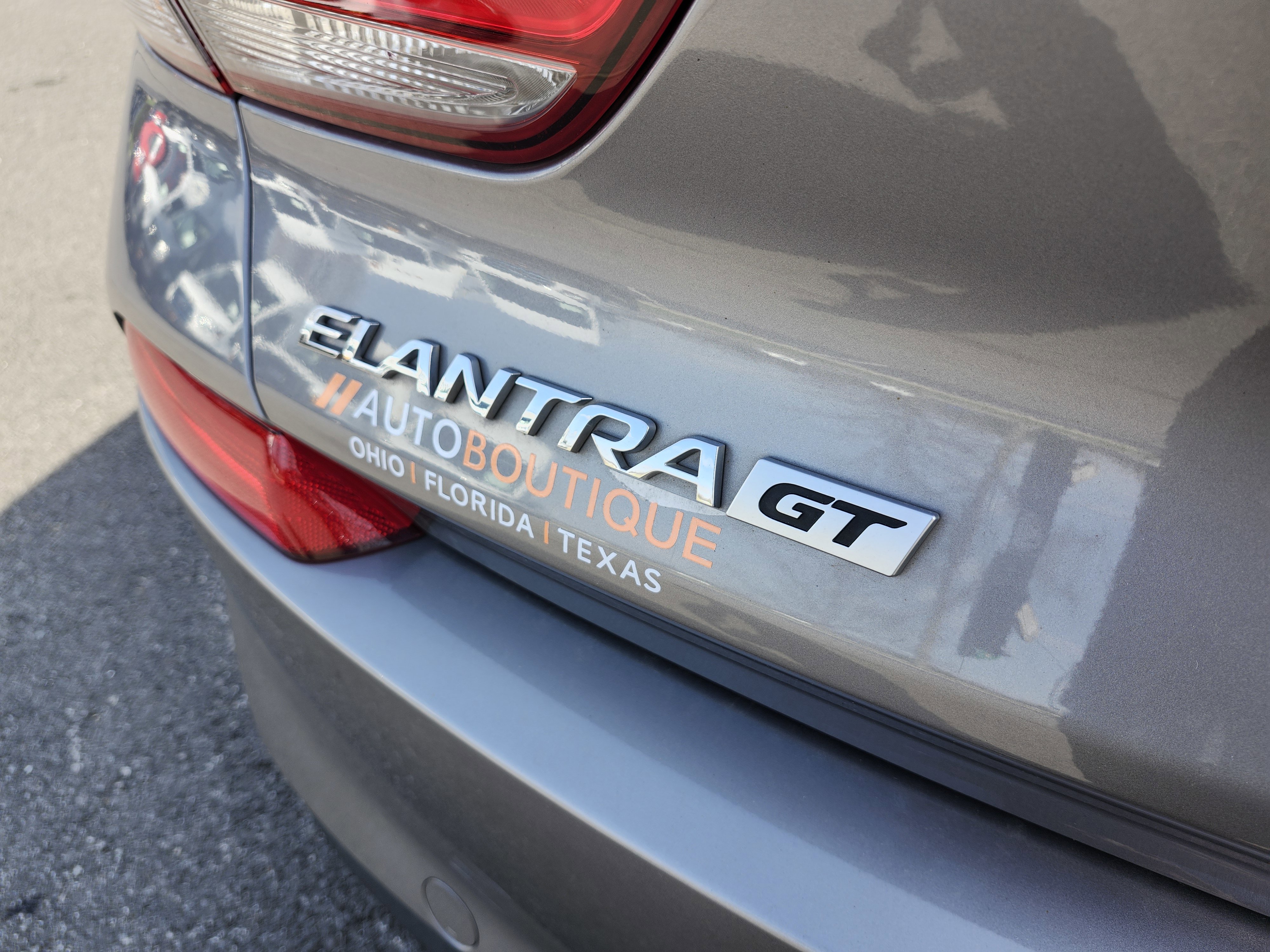 Used 2020 Hyundai Elantra GT FWD image 14