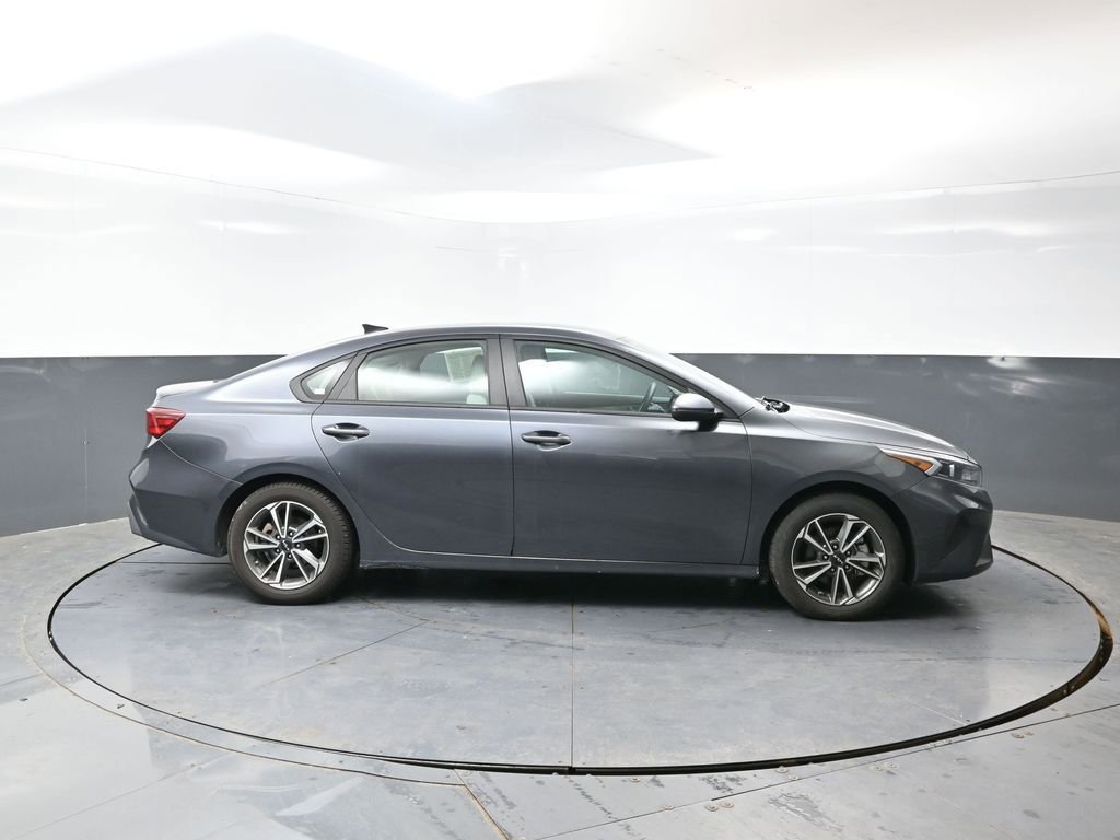 Used 2022 Kia Forte LXS w/ LXS Technology Package FWD image 3