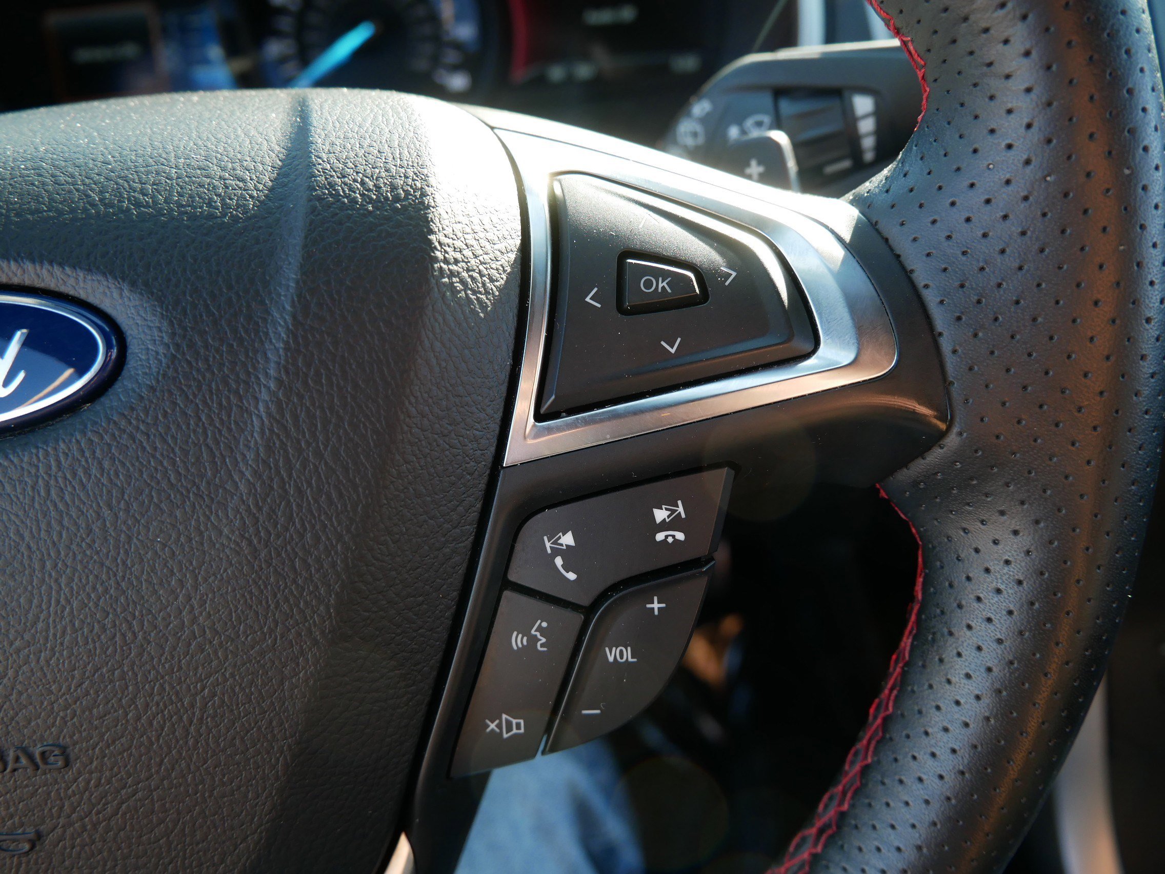 Used 2020 Ford Edge ST-Line w/ Cold Weather Package AWD/4WD image 29