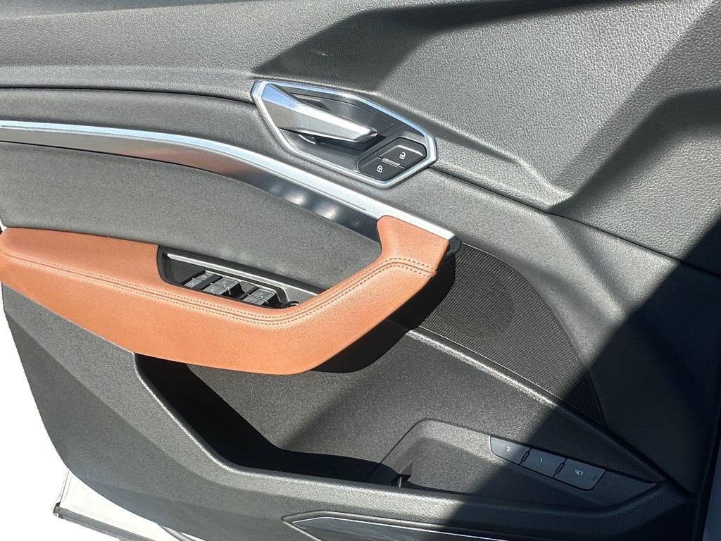 Used 2019 Audi e-tron Premium Plus image 11