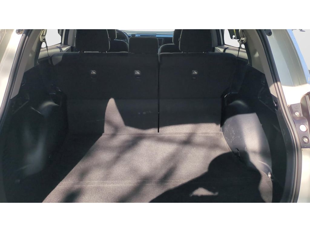 Used 2017 Toyota RAV4 LE image 18