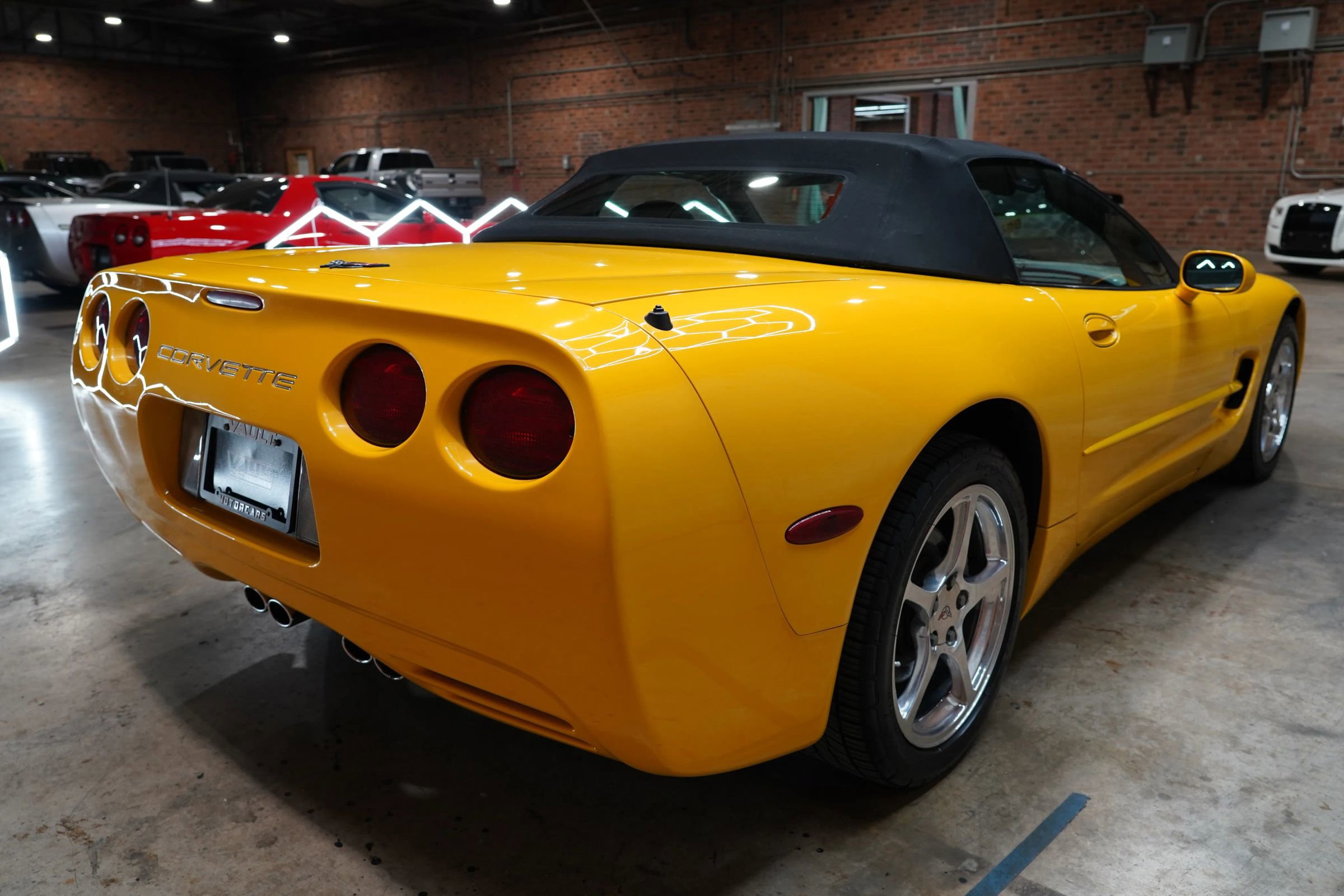 Used 2002 Chevrolet Corvette Coupe w/ Preferred Equipment Group2 RWD image 16
