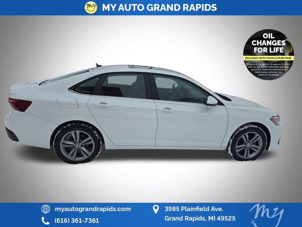 Used 2024 Volkswagen Jetta SE image 8