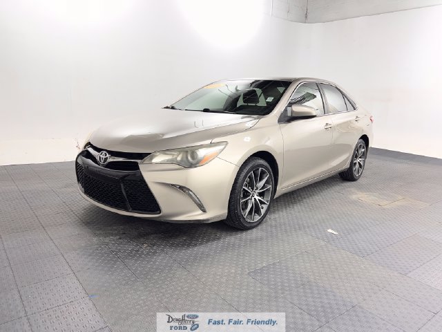 Used 2016 Toyota Camry XSE FWD image 1