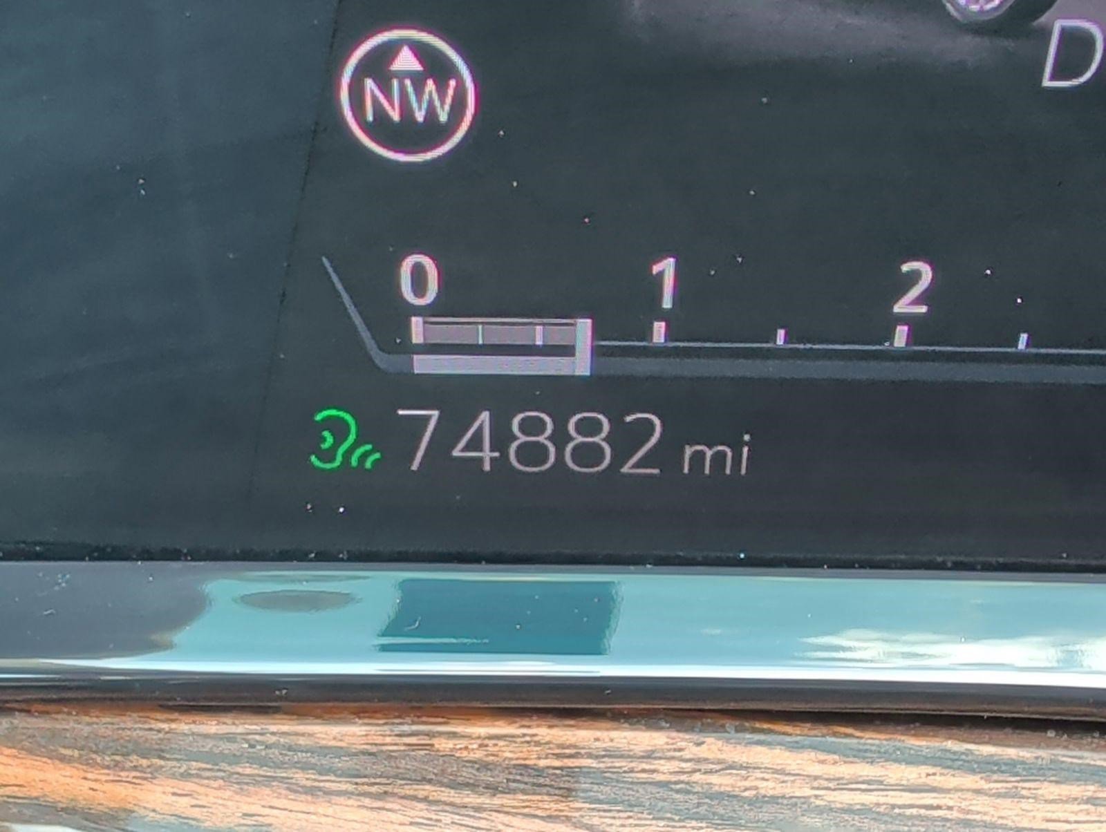 Used 2021 Cadillac Escalade Premium Luxury image 16