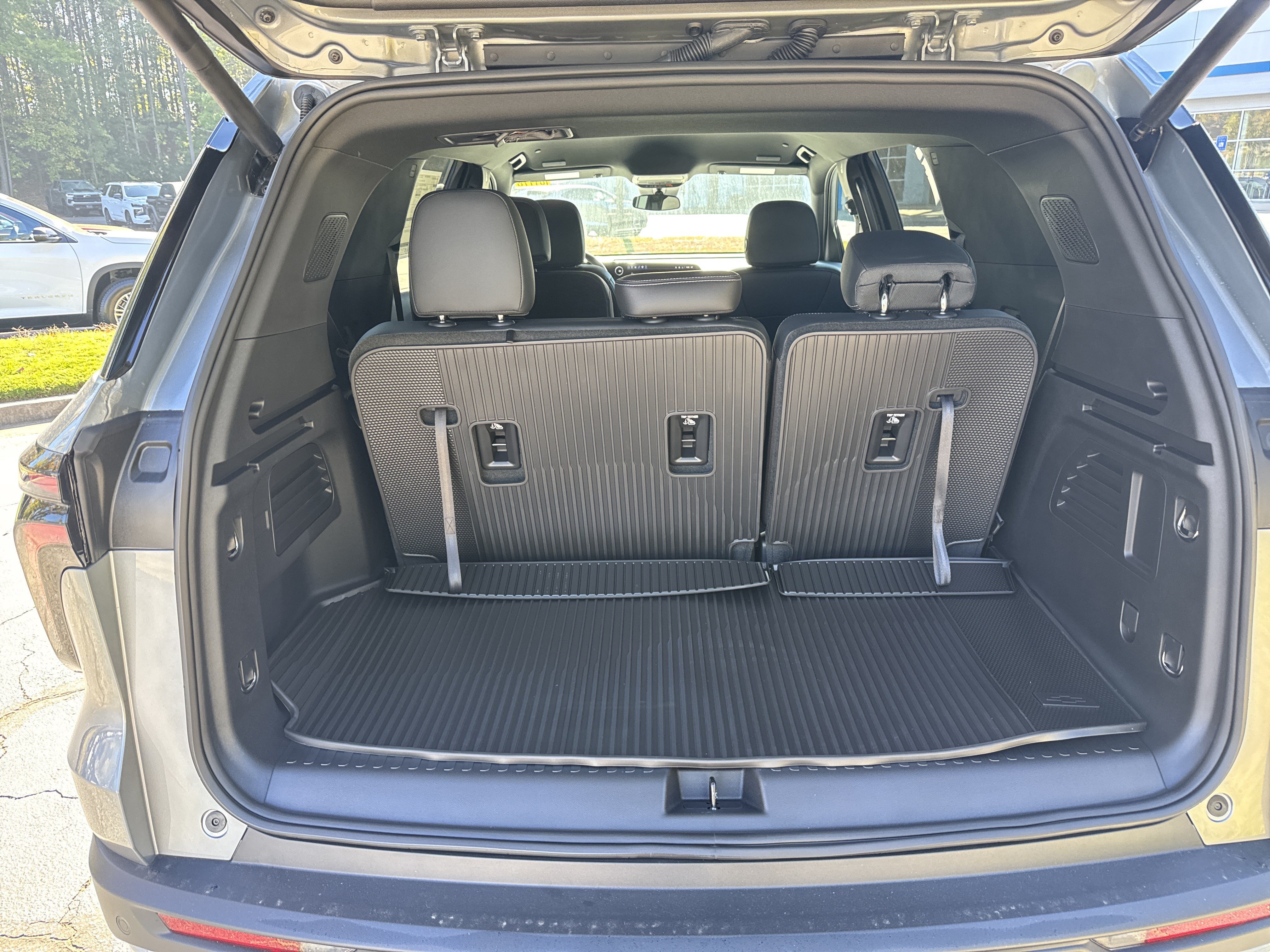 New 2027 Chevrolet Traverse LT w/ LPO, Floor Liner Package FWD image 19