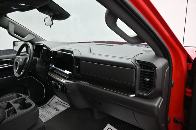 Used 2023 Chevrolet Silverado 1500 LT AWD/4WD image 8