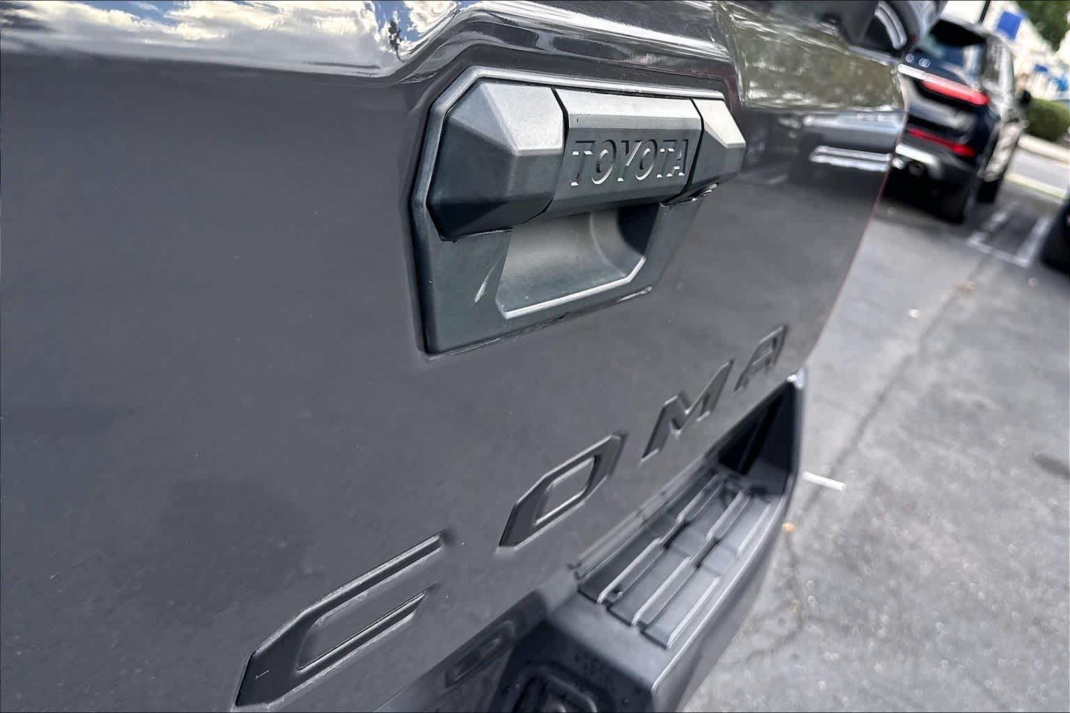 Used 2025 Toyota Tacoma SR5 AWD/4WD image 30