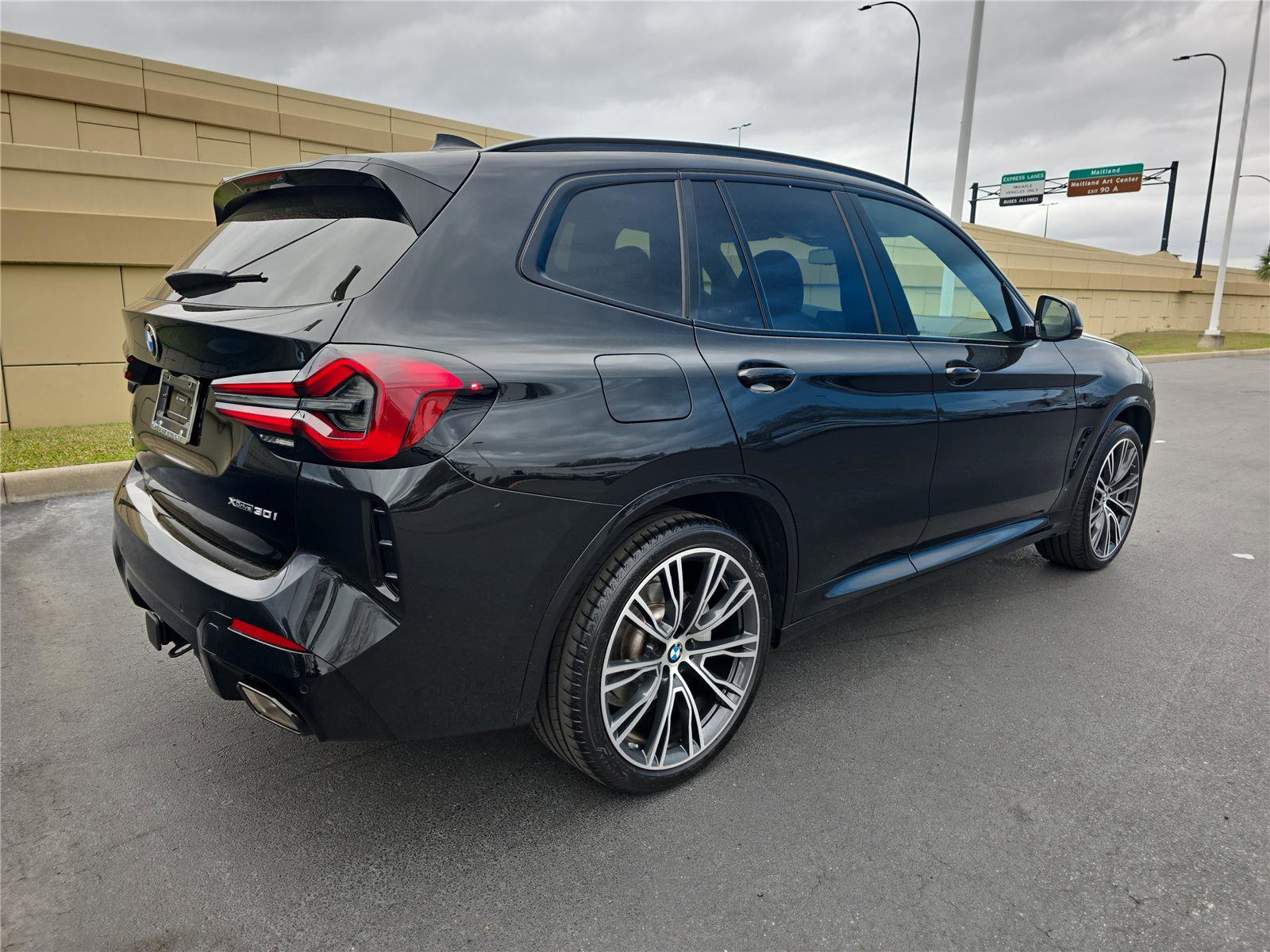 Used 2024 BMW X3 xDrive30i w/ M Sport Package image 2