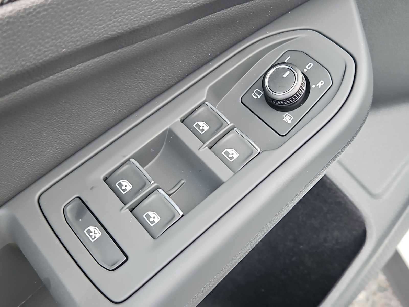 New 2025 Volkswagen GTI SE FWD image 5