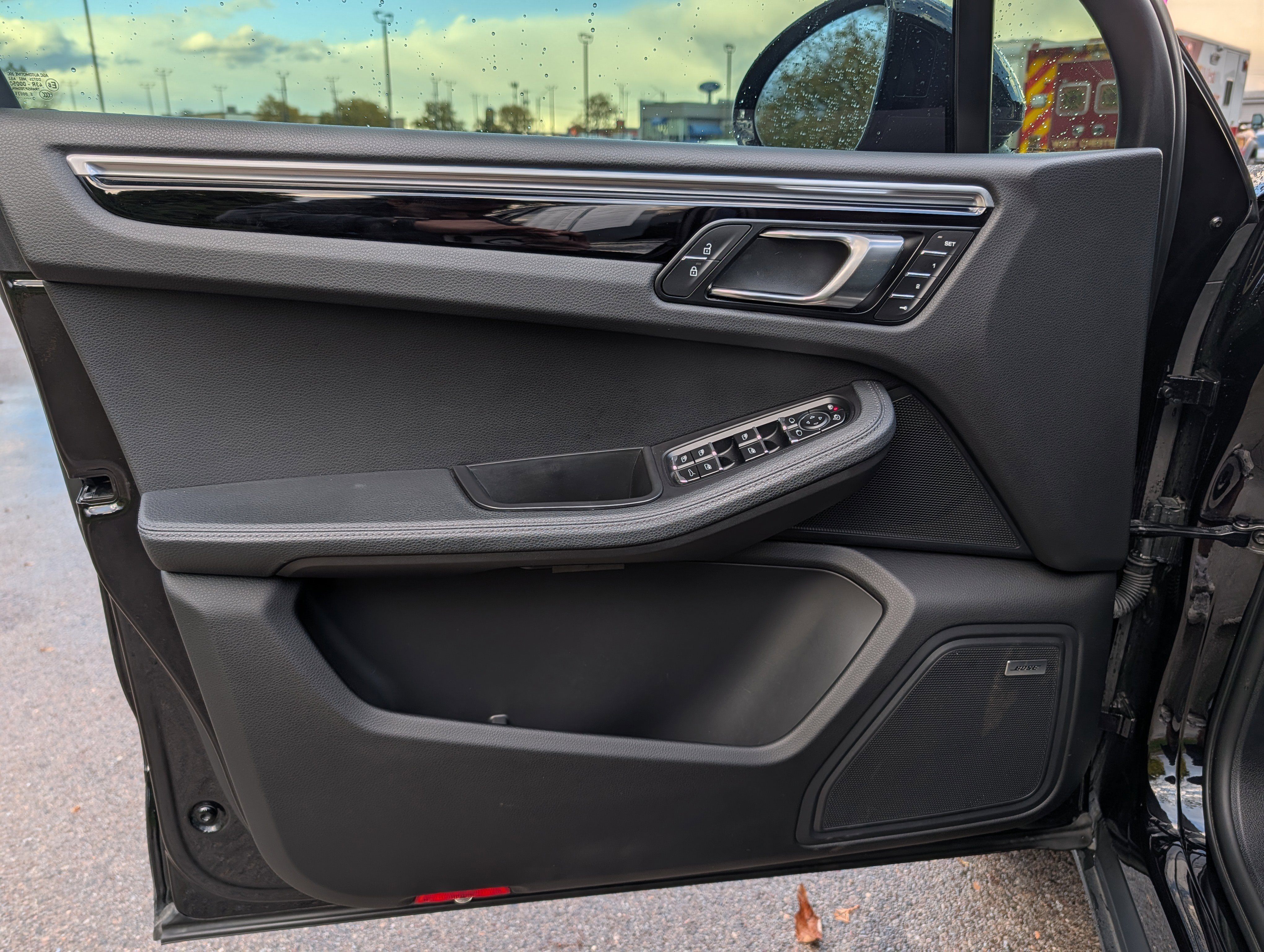 Used 2020 Porsche Macan S image 34