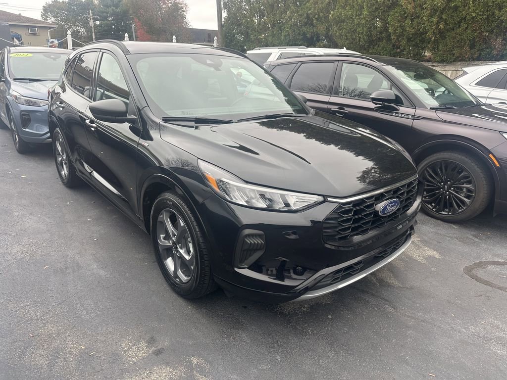 Used 2023 Ford Escape ST-Line image 3