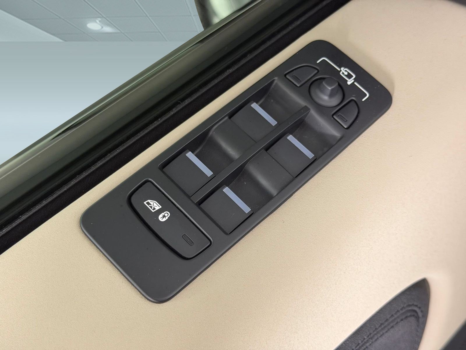 Certified 2022 Land Rover Discovery Sport S AWD/4WD image 28