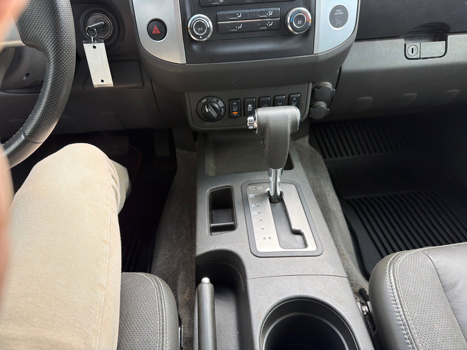 Used 2015 Nissan Xterra PRO-4X w/ Pro-4x Leather Package AWD/4WD image 21