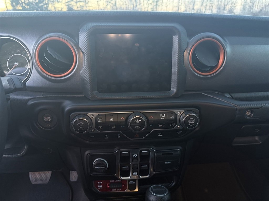 Used 2023 Jeep Gladiator Mojave w/ Cold Weather Group image 18