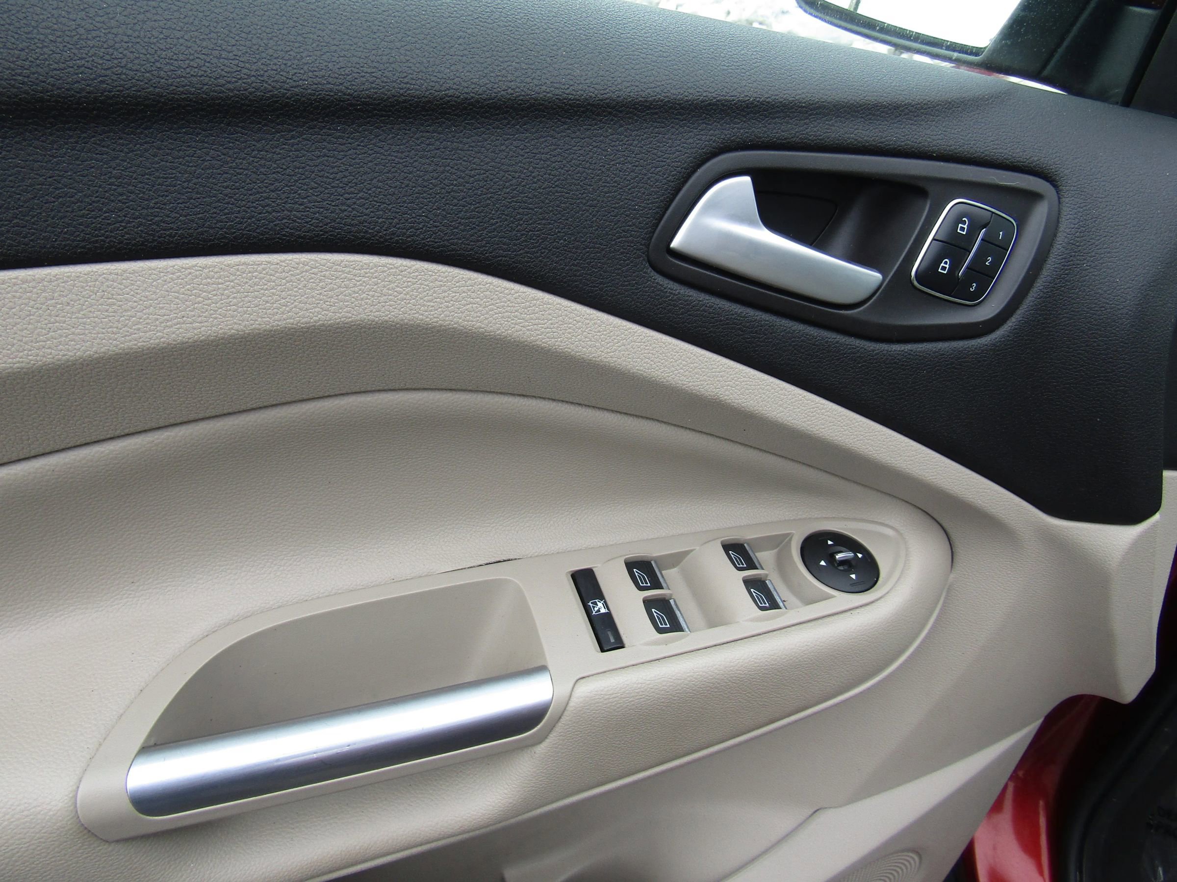 Used 2016 Ford Escape Titanium image 22