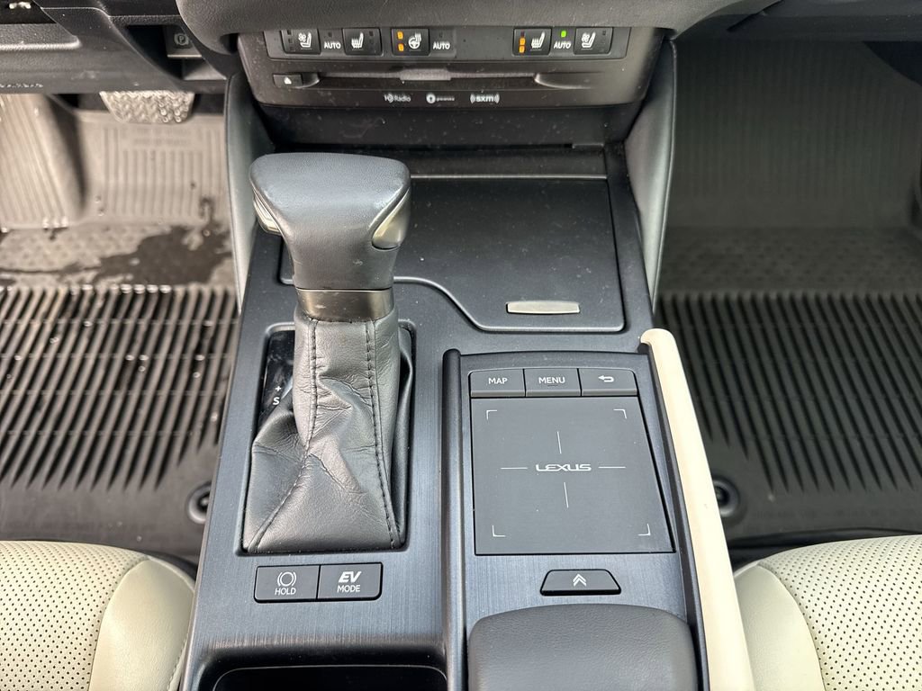 Used 2022 Lexus ES 300h w/ Premium Package image 16