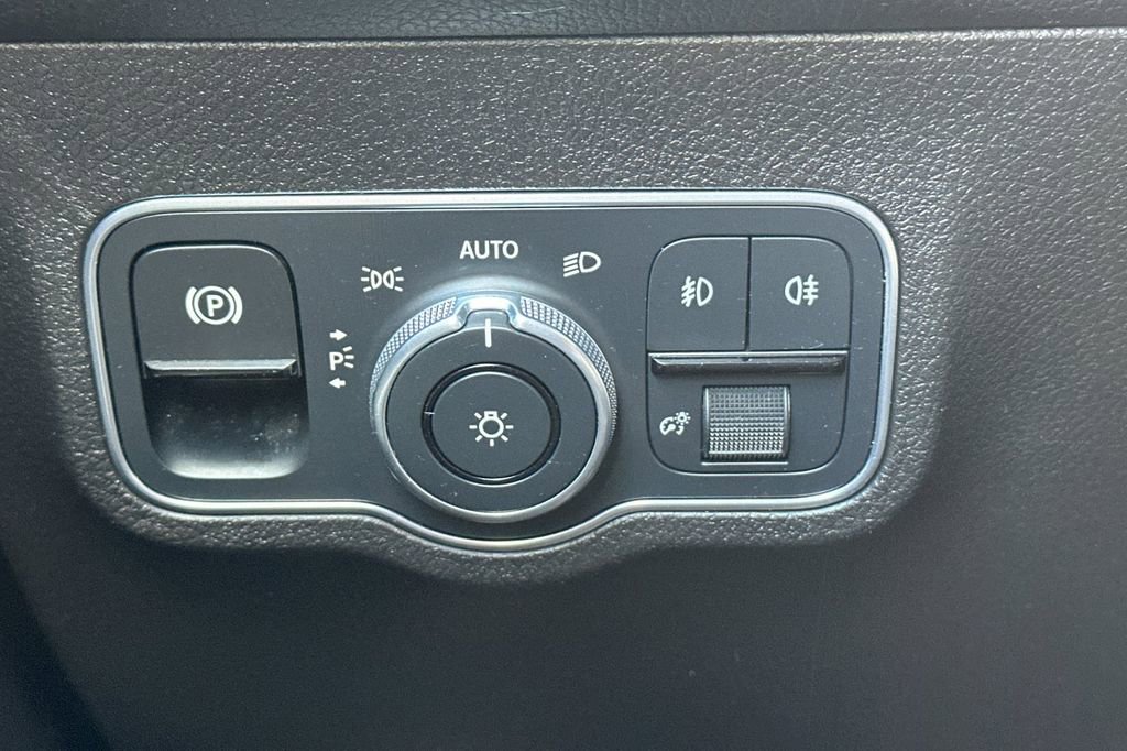 Used 2020 Mercedes-Benz GLB 250 4MATIC image 33