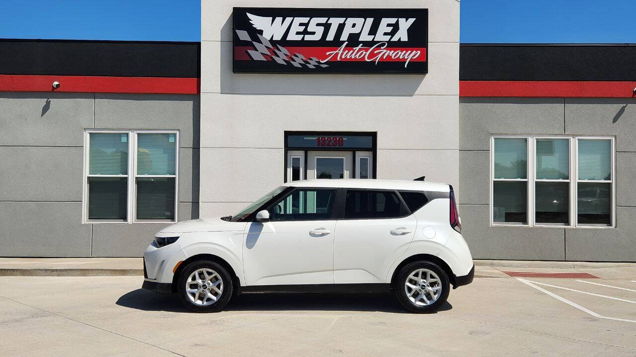 Used 2023 Kia Soul LX w/ LX Technology Package FWD image 25