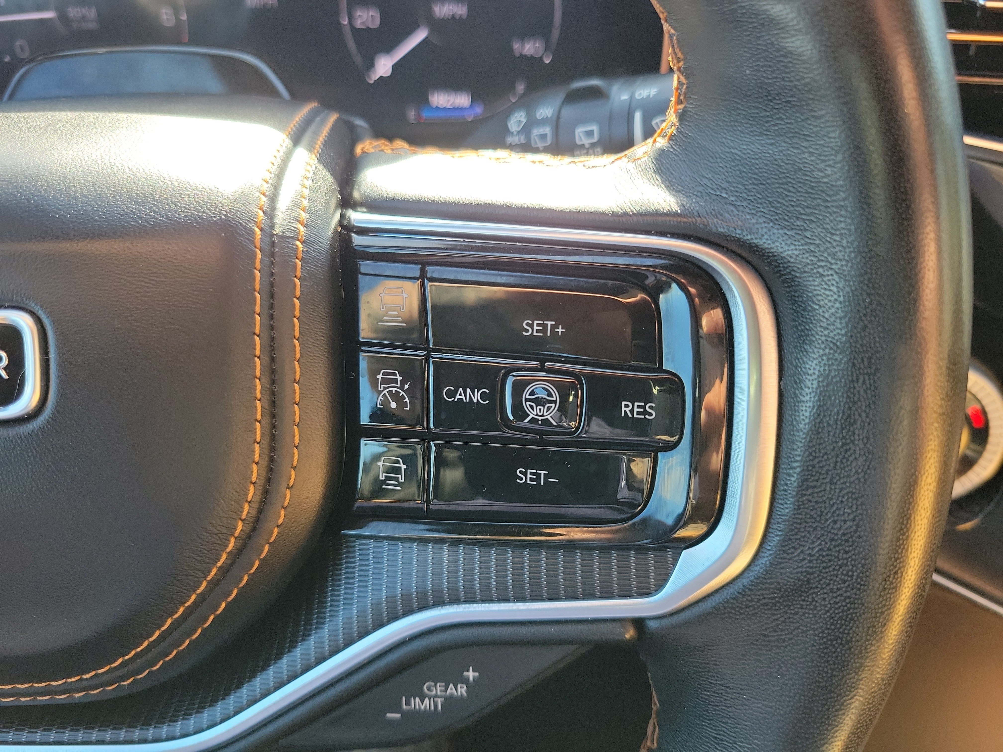 Used 2025 Jeep Grand Wagoneer Series III w/ Rear Seat Video Group 1 AWD/4WD image 29