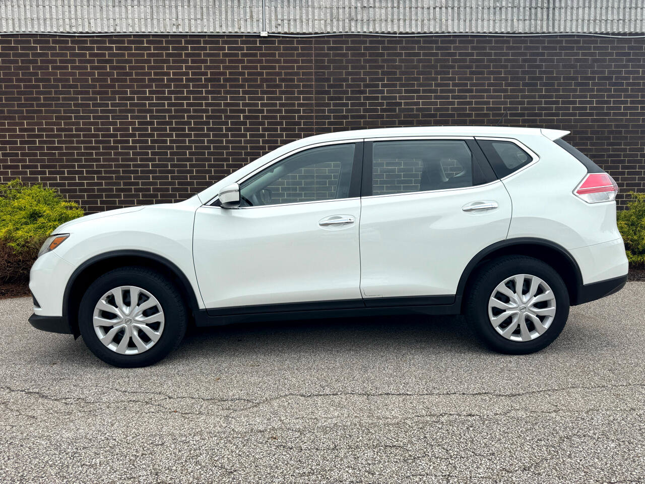 Used 2015 Nissan Rogue S image 24