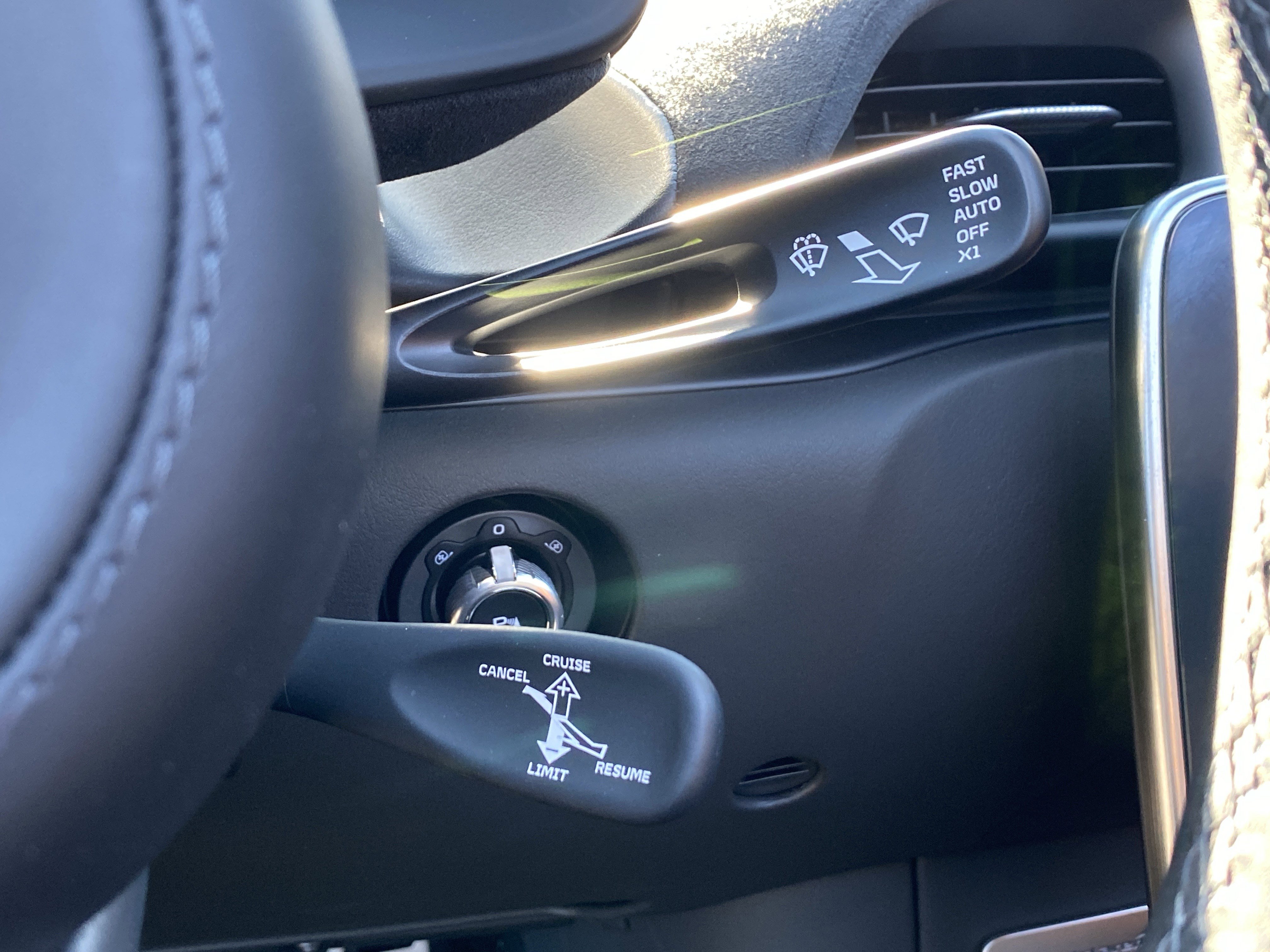 Used 2025 McLaren Artura Spider image 60