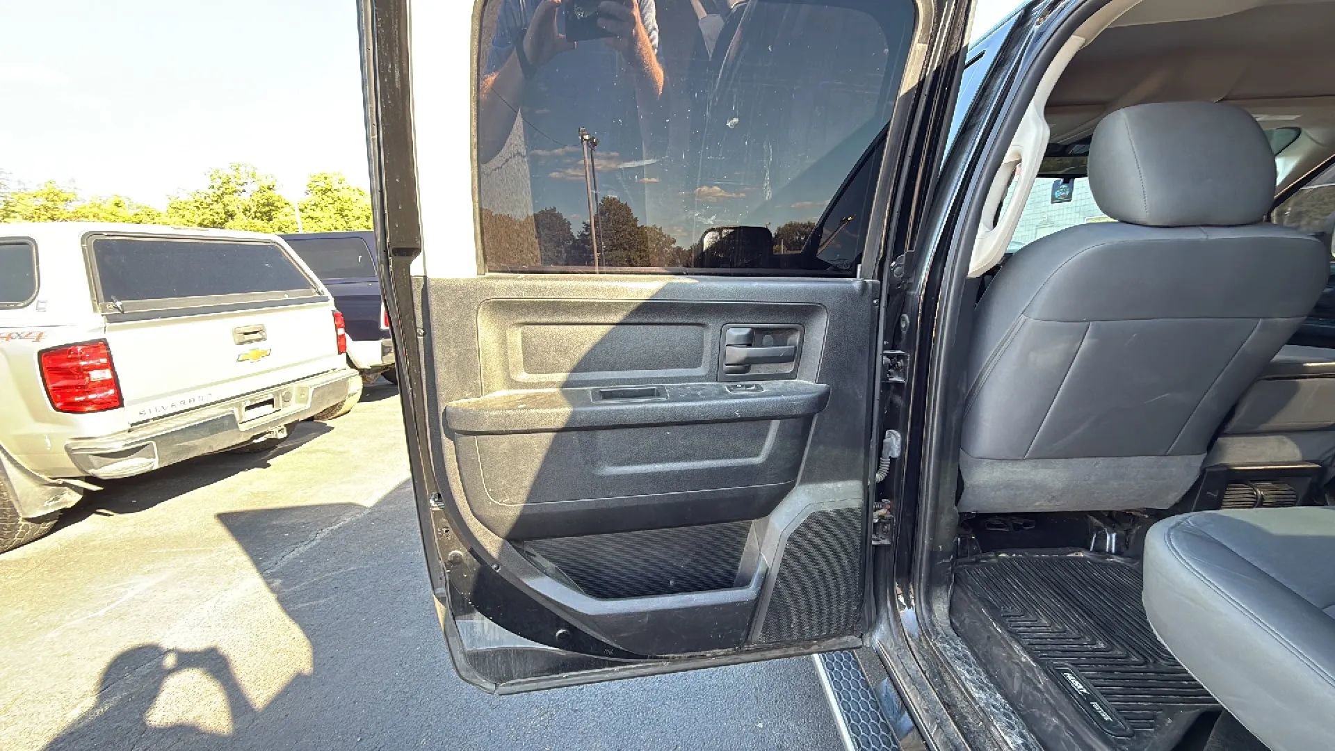 Used 2015 RAM 2500 Tradesman w/ Chrome Appearance Group image 14