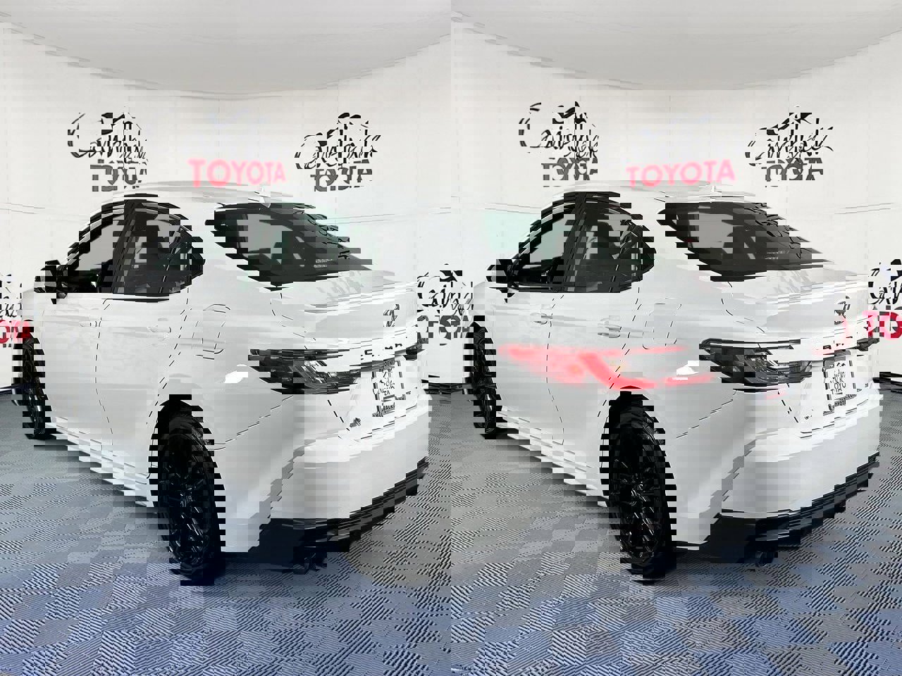 Used 2025 Toyota Camry SE image 5