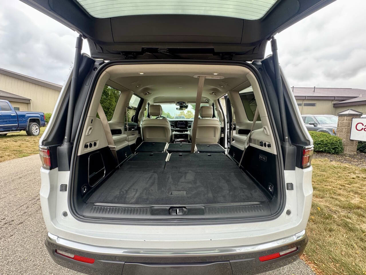 Used 2022 Jeep Wagoneer Series III image 13